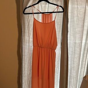 Peach 🍑 coral 🪸 colored maxi dress perfect for resort wear or spring summer.